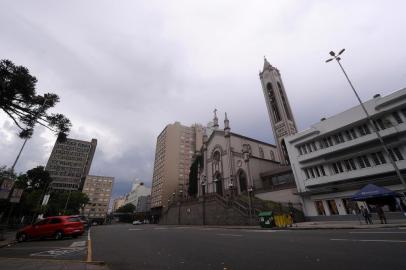  CAXIAS DO SUL, RS, BRASIL, 31/12/2019 - Último dia do ano foi marcado com ruas quase desertas e pancadas de chuva. (Marcelo Casagrande/Agência RBS)