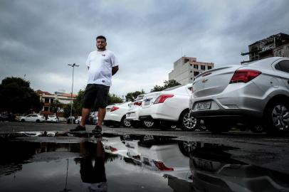  PORTO ALEGRE, RS, BRASIL, 30/01/2020- Protesto de motoristas de aplicativo. Na foto - Alex Pereira, 35 (Foto: Marco Favero / Agencia RBS)Indexador: jeff botega