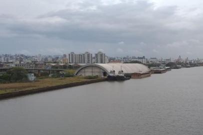  PORTO ALEGRE, RS - 30.01.2020 - A quinta-feira (30) amanheceu com chuva isolada, alternada por períodos de tempo nublado.<!-- NICAID(14403266) -->