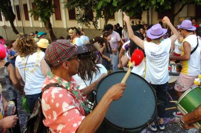  Bloco da Velha, Livraria Arco da Velha Promove agito de Carnaval com um grupo de amigos, formando um bloco. Bloco de Carnaval da Velha