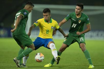 Volante do Grêmio, Matheus Henrique em campo pela seleção brasileira no pré-Olímpico