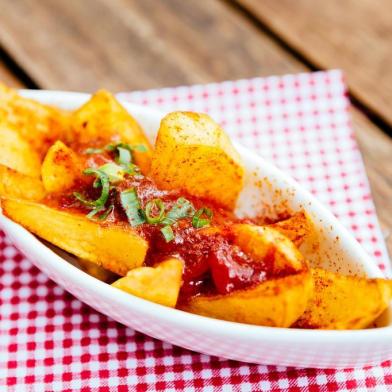  PORTO ALEGRE, RS, BRASIL 27/10/2016 - Tapas espanholas (batatas bravas, montaditos, gaspacho) - Casa Destemperados. (FOTO: OMAR FREOTAS/AGÊNCIA RBS).Indexador: Omar Freitas