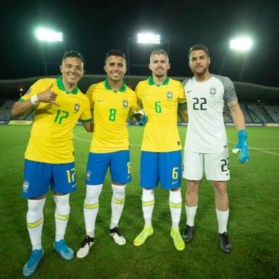 Pepê, Matheus Henrique, Caio Henrique e Phelipe Megiolaro posam para foto em Armênia, cidade colombiana em que a seleção brasileira sub-23 joga o Pré-Olímpico<!-- NICAID(14403533) -->