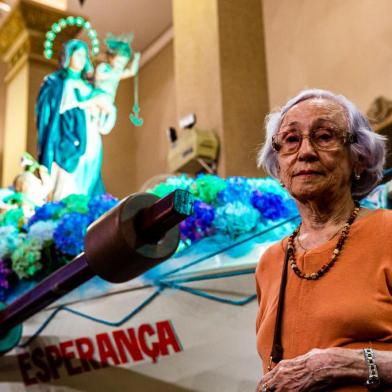  PORTO ALEGRE, RS, BRASIL - 23/01/2020Especial de Nossa Senhora dos Navegantes - Dona Elsa, uma senhora de mais de 90 anos, é devota desde sempre praticamente. É uma das senhorinhas que participa há mais tempo da festaIndexador: jeff botega<!-- NICAID(14396810) -->