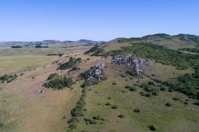  QUARAÍ, RS, BRASIL, 17-12-2019: Cerro do Jarau na cidade de Quaraí, fronteira com o Uruguai, em matéria especial do Caderno DOC (FOTO FÉLIX ZUCCO/AGÊNCIA RBS, Editoria SuaVida).<!-- NICAID(14387519) -->