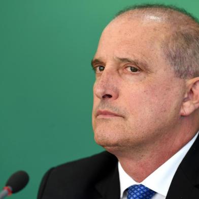  Brazils Chief of Staff Onyx Lorenzoni offers a press conference to announce measures to support truck drivers and prevent future strikes, at Planalto Palace in Brasilia, on April 16, 2019. (Photo by EVARISTO SA / AFP)Editoria: POLLocal: BrasíliaIndexador: EVARISTO SASecao: governmentFonte: AFPFotógrafo: STF<!-- NICAID(14114674) -->