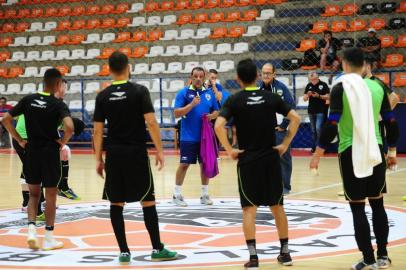 CARLOS BARBOSA, RS, BRASIL, 30/01/2020. Eliminatórias Sulamericanas da Copa do Mundo de Futsal - Treinamento da Seleção Brasileira de Futsal, no Centro Municipal de Eventos Sérgio Luiz Guerra. Técnico Marquinhos Xavier. (Porthus Junior/Agência RBS)