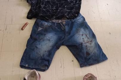 Roupas do taxista assassinado e canivete usado pelos assassinos (foto) foram encontrados na casa dos autores confessos do crime