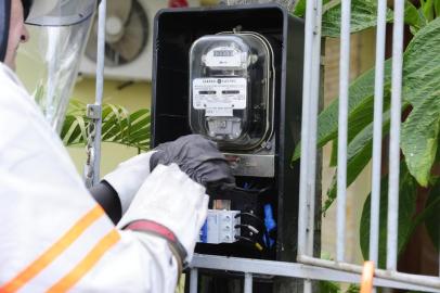  PORTO ALEGRE,RS,BRASIL.2020,01,24.Equipes da RGE,da fazem inspeção para verificar desvios de energia eletrica.(RONALDO BERNARDI/AGENCIA RBS).<!-- NICAID(14397252) -->