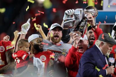 MIAMI, FLORIDA - FEBRUARY 02: Members of the Kansas City Chiefs celebrate after defeating the San Francisco 49ers 31-20 in Super Bowl LIV at Hard Rock Stadium on February 02, 2020 in Miami, Florida.   Rob Carr/Getty Images/AFP