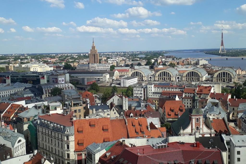 Clima de jogo de bairro e muitos gols no dérbi da capital da Letônia e  maior cidade dos países bálticos