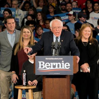 Democratic presidential candidate Vermont Senator Bernie Sanders speaks to supporters as they wait for results to come in at his caucus night watch party on February 3, 2020 in Des Moines, Iowa. (Photo by kerem yucel / AFP)<!-- NICAID(14408413) -->