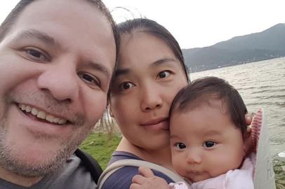 Casado com uma chinesa, que está com a filha na casa de familiares em Wuhan, Pablo Lassalle aguarda uma resposta do governo brasileiro e de autoridades chinesas sobre o retorno das duas<!-- NICAID(14408545) -->