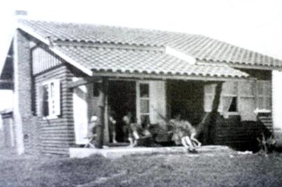  A primeira casa construída em Xangri-lá, em 1953, foi erguida pelo empresário, de Caxias do Sul, Oscar Boz.<!-- NICAID(14408182) -->