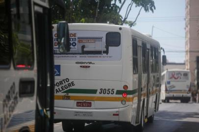  PORTO ALEGRE, RS, BRASIL - 2020.02.06 - A pedido da prefeitura, a 1ª Varada Fazenda Pública deu liminar ordenando que as empresas de ônibus abram seus ganhos com publicidade. (Foto: ANDRÉ ÁVILA/ Agência RBS)Indexador: Andre Avila<!-- NICAID(14411187) -->