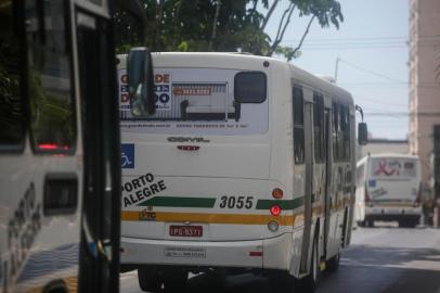  PORTO ALEGRE, RS, BRASIL - 2020.02.06 - A pedido da prefeitura, a 1ª Varada Fazenda Pública deu liminar ordenando que as empresas de ônibus abram seus ganhos com publicidade. (Foto: ANDRÉ ÁVILA/ Agência RBS)Indexador: Andre Avila<!-- NICAID(14411187) -->