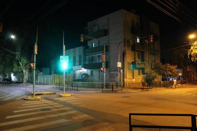 Porto Alegre, RS 06/02/2020: Novos pontos de iluminaÃ§Ã£o LED foram instalados em ruas do 4Âº Distrito pela Secretaria Municipal de ServiÃ§os Urbanos. Foto:  Rafaela Redin/SMSURB PMPA<!-- NICAID(14412502) -->