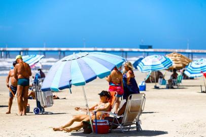 O Nordestão mais uma vez está presente nas praias do Litoral Norte. Na manhã deste sábado (8), a temperatura por volta de 8h na beira da praia de Capão da Canoa era de 23°C. Mas a sensação térmica era menor, de 20°C, em razão do vento.<!-- NICAID(14412666) -->