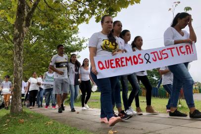 Músicas com tom de despedida, orações e pedidos por justiça marcaram uma caminhada organizada por familiares de Tiago Guilherme da Silva Rodrigues na manhã deste domingo (9). O estudante de 18 anos foi assassinado com golpes de faca e o corpo foi encontrado  em um matagal próximo à Rua Luís Modena, no bairro Cruzeiro, em Caxias do Sul, na noite de terça-feira (4).