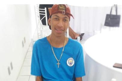 Tiago Guilherme da Silva Rodrigues, 18 anos, foi assassinado a golpes de faca. Boatos apontam para um suposto relacionamento do sobrinho e que o autor do homicídio seria outro pretendente desta menina.