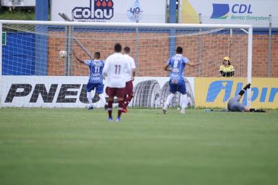  BENTO GONÇALVES, RS, BRASIL (09/02/2019)Jogo entre Esportivo e Ser Caxias pela última rodada da primeira fase do Campeonato Gaúcho no Estádio Montanha dos Vinhedos em Bento Gonçalves. (Antonio Valiente/Agência RBS)