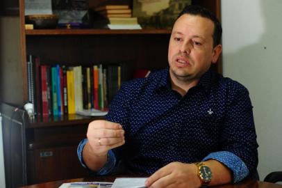  CAXIAS DO SUL, RS, BRASIL, 07/02/2020. Vereador Adriano Bressan (MDB), líder do governo na Câmara. (Porthus Junior/Agência RBS)