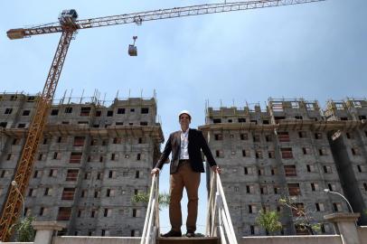  PORTO ALEGRE, RS, BRASIL, 08-02-2019: Retrato do gestor Marcello Rosito na obra da MRV, na Baltazar de Oliveira Garcia, 2478. Coluna Acerto de Contas sobre os empreendimentos que a empresa construirá no RS em 2019. (CARLOS MACEDO/ AGÊNCIA RBS)<!-- NICAID(13950181) -->