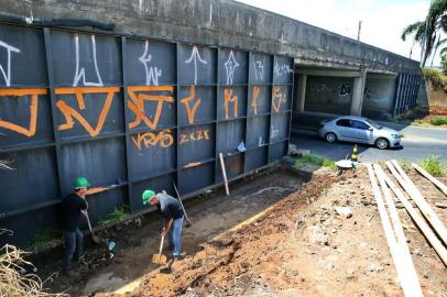  PORTO ALEGRE, RS, BRASIL, 11/02/2020- Reformas nas comportas do Muro da Mauá. (FOTOGRAFO: LAURO ALVES / AGENCIA RBS)<!-- NICAID(14415436) -->