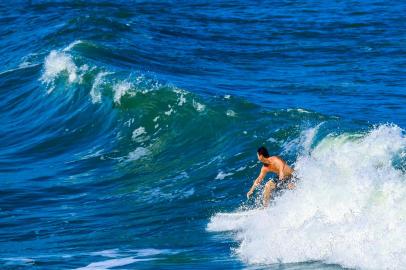  TORRES, RS, BRASIL , 10/02/2020- Os picos de surfe no Rio Grande do Sul. (FOTOGRAFO: OMAR FREITAS / AGENCIA RBS)<!-- NICAID(14415157) -->