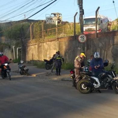 Contra assaltos a pedestres e furtos de veículos, a Operação Capacete Limpo foi lançada em Caxias do Sul nesta quarta-feira (12). A estratégia reúne agentes em motocicletas da Brigada Militar, Guarda Municipal e Fiscalização de Trânsito para ampliar o número de abordagens e coibir crimes praticados com este tipo de automóvel.