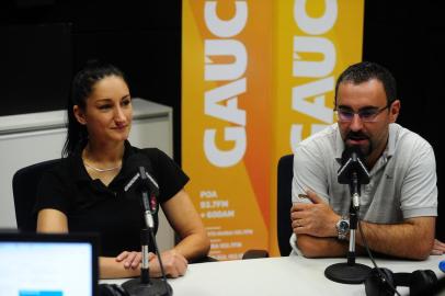  CAXIAS DO SUL, RS, BRASIL, 13/02/2020. Show dos Esportes tem a goleira do Brasil de Farroupilha, Gil, como convidada. Gabriel Marchet, diretor do Brasil-Far, acompanhou a atleta. (Porthus Junior/Agência RBS)