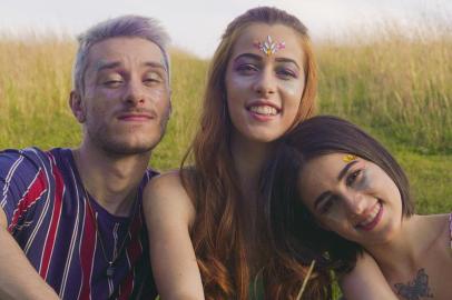 Duo Delunar e Ricardo Mabilia lançam clipe