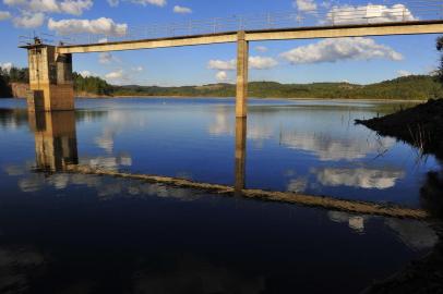  CAXIAS DO SUL, RS, BRASIL, 02/07/2012. Nível da represa do Faxinal está baixo. (Porthus Junior/Pioneiro)