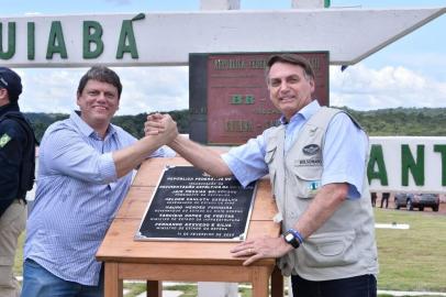 Ministro Tarcísio Gomes de Freitas e presidente Jair Bolsonaro participam de entrega de trecho da BR-163, no Pará.<!-- NICAID(14420028) -->