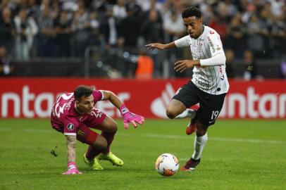 Corinthians x GuaranÃ­SÃO PAULO, SP - 12.02.2020: CORINTHIANS X GUARANÃ - Gustavo durante o jogo Gustavo (D) durante o jogo entre Corinthians e GuaranÃ­-PAR realizado na Arena Corinthians em SÃ£o Paulo, SP. A partida Ã© a segunda vÃ¡lida pela Segunda Fase da Copa Libertadores 2020. (Foto: Ricardo Moreira /Fotoarena/Folhapress) ORG XMIT: 1872297 <!-- NICAID(14420195) -->