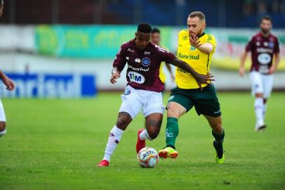  CAXIAS DO SUL, RS, BRASIL, 16/02/2020. SER Caxias x Ypiraga, jogo válido pela semifinal Taça Cel. Ewaldo Poeta, primeiro turno do Campeonato Gaúcho 2020 (Gauchão 2020), realizado no estádio Centenário. (Porthus Junior/Agência RBS)<!-- NICAID(14420893) -->