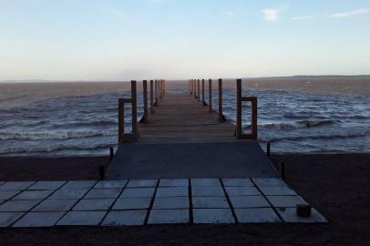 Espaço de lazer e píer para catamarã são inaugurados em Barra do Ribeiro sem previsão de operação da embarcação<!-- NICAID(14422030) -->