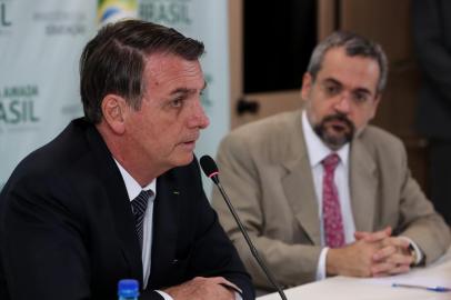  (Brasília - DF, 25/04/2019) Presidente da República, Jair Bolsonaro durante Reunião com Abraham Weintraub, Ministro de Estado da Educação e equipe.Foto: Marcos Corrêa/PR<!-- NICAID(14422190) -->