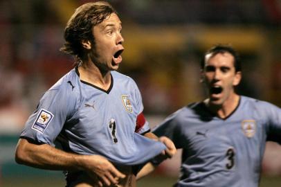  Uruguays Diego Lugano (L) celebrates after scoring against Costa Rica alongside teammate Diego Godin during their FIFA WC2010 qualifier football match at the Ricardo Saprissa stadium in San Jose on November 14, 2009.  AFP  PHOTO/ Luis RUEDA (Photo by LUIS RUEDA / AFP)Editoria: SPOLocal: San JoseIndexador: LUIS RUEDASecao: soccerFonte: AFP