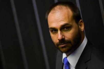  Sessão de posse dos deputados federais para a 56ª LegislaturaDeputado Eduardo Bolsonaro durante sessão de posse dos deputados federais para a 56a Legislatura.Marcelo Camargo/Agência Brasil<!-- NICAID(13956608) -->