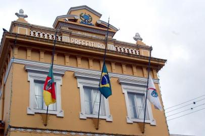 *** Acidente Tam/Bento/ xu ***Prefeito de Bento Gonçalves, Alcindo Gabrielli, decretou luto oficial por três dias devido ao acidente com o avião da Tam.