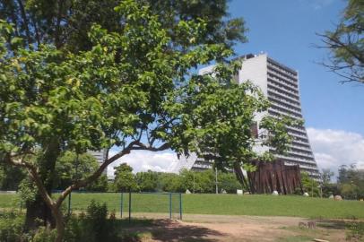  PREVISÃO DO TEMPO: Na Capital, a quarta-feira (19) é de céu aberto, com sol entre poucas nuvens<!-- NICAID(14424221) -->