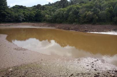 Barragem de Fontoura Xavier quase seca com a estiagem. Foto: Prefeitura de Fontoura Xavier/Divulgação<!-- NICAID(14424605) -->