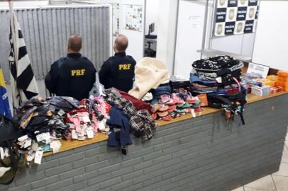 PRF prende quadrilha e recupera carga de mercadorias furtadas em Santa Catarina.<!-- NICAID(14425388) -->