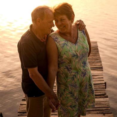 Fotógrafo Samuel Slovinscki Boff fez ensaio em homenagem aos 40 anos de amor dos pais, Luiz Carlos Boff e Lucélia Slovinscki Boff.