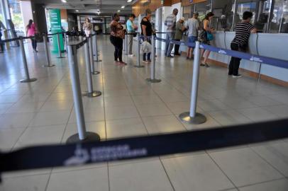  CAXIAS DO SUL, RS, BRASIL, 20/02/2020. Movimento na rodoviária cai em relação ao ano passado. Um dos motivos são os apps de carona que fazem a mesma viagem por preços bem mais baratos.(Lucas Amorelli/Agência RBS)<!-- NICAID(14426129) -->