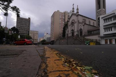  CAXIAS DO SUL, RS, BRASIL, 31/12/2019 - Último dia do ano foi marcado com ruas quase desertas e pancadas de chuva. (Marcelo Casagrande/Agência RBS)<!-- NICAID(14374625) -->