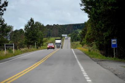  CAXIAS DO SUL, RS, BRASIL, 02/12/2019Percorremos a Rota do Sol, do viaduto Torto, em Caxias, até Terra de Areia, para verificar as condições da rodovia. Em geral, poucos problemas, ponto mais crítico é no Km 4 da ERS-486, onde houve deslizamento de rochas, em 22 de maio deste ano. As rochas permanecem lá.RSC-453, Km 191 - trecho em boas condições(Lucas Amorelli/Agência RBS)<!-- NICAID(14344977) -->