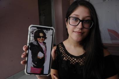 CAXIAS DO SUL, RS, BRASIL (20/02/2020)A estudante caxiense Camila Rossi, 17 anos, recorda os anos em que sofreu na escola, vítima de bullying por causa de um corte de cabelo que, segundo alguns colegas, a faziam parecer um menino. Case da reportagem do Almanaque sobre bullying.  (Antonio Valiente/Agência RBS)<!-- NICAID(14425623) -->