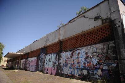  CAXIAS DO SUL, RS, BRASIL (10/12/2019)Moradores reclamam de abandono e sujeira do prédio do antigo INSS em Caxias. (Antonio Valiente/Agência RBS)<!-- NICAID(14353806) -->